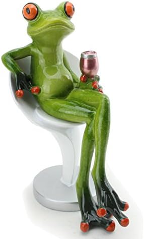 Vă plătim noutate de vânzări noutate figurină de broască amuzantă care ține ceașcă de vin stând pe un scaun relaxant de statuie